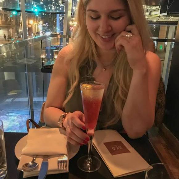 Meet your Posher, Jennifer - Picture 1 of 1